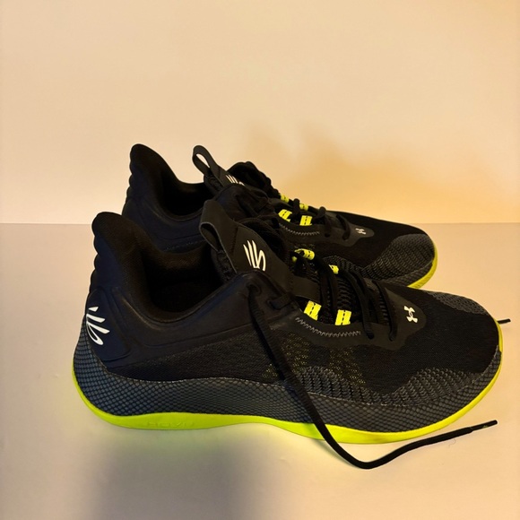 Under Armour CURRY HOVR Pre-Owned Men’s Size 10.5 Black/White Athletic Shoes - Picture 3 of 7